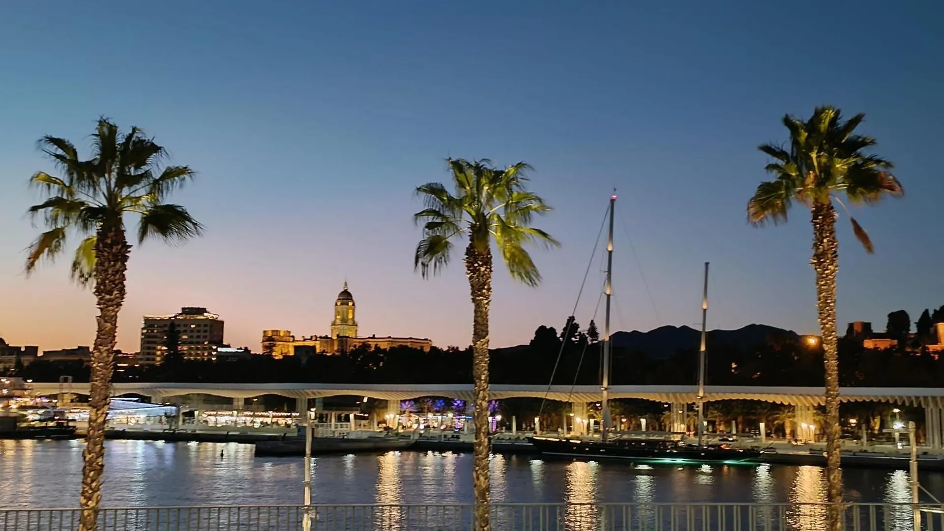 Mariposita Malaga, New Historic City Centre Apartment With Private Patio